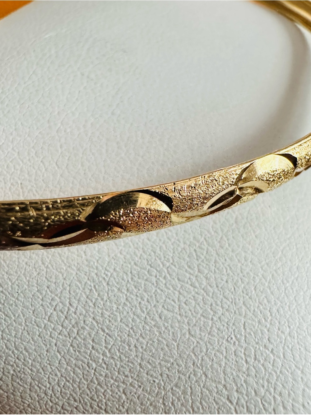 Vintage 14K Yellow Gold Etched Bangle Bracelet - Picture 6 of 6